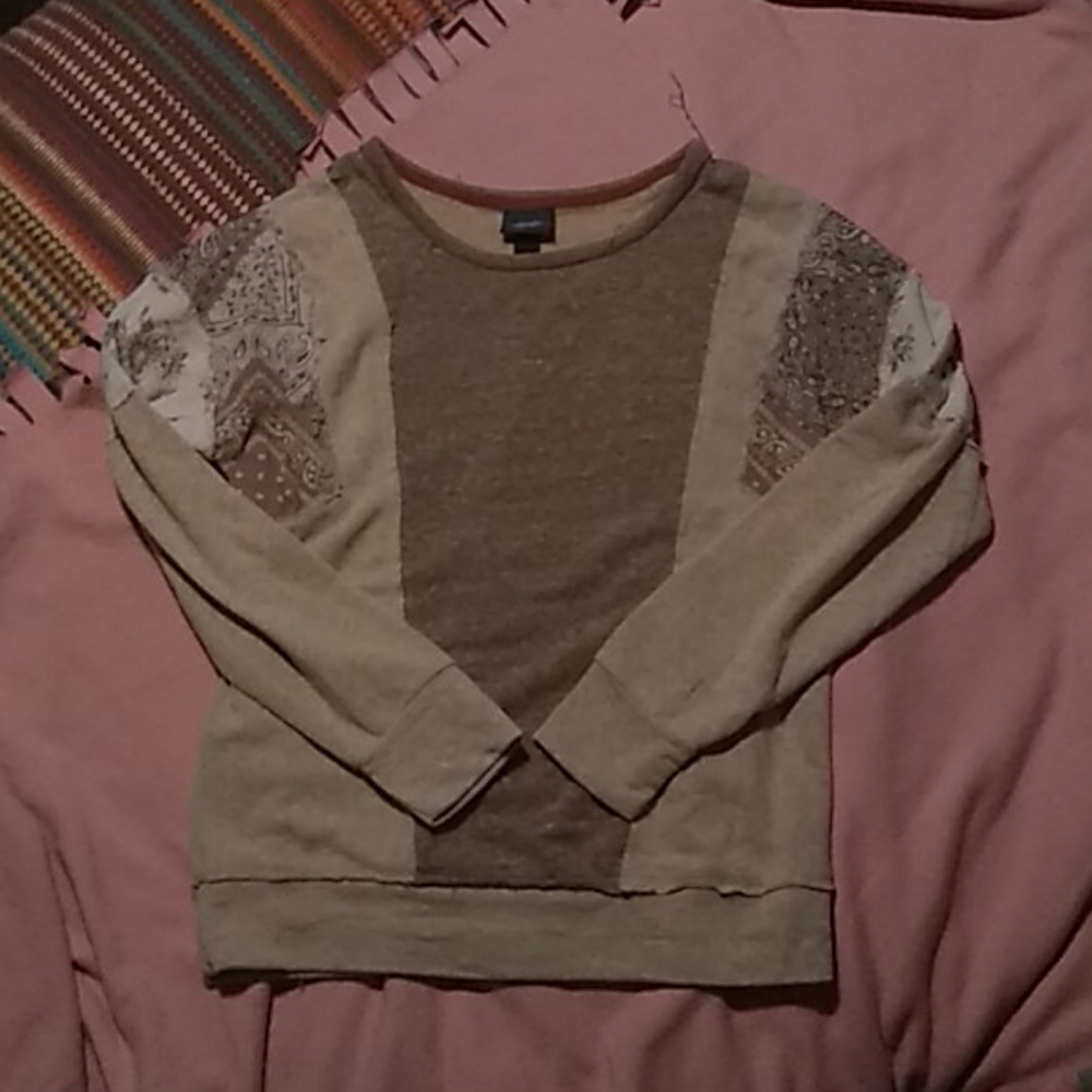 Day trip light weight sweatshirt